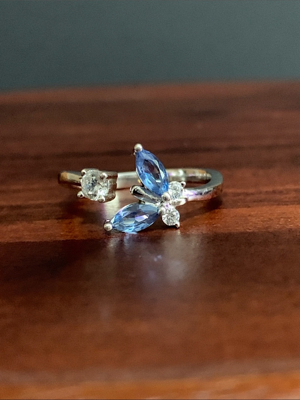 925 silver ring with blue and clear stones size 7